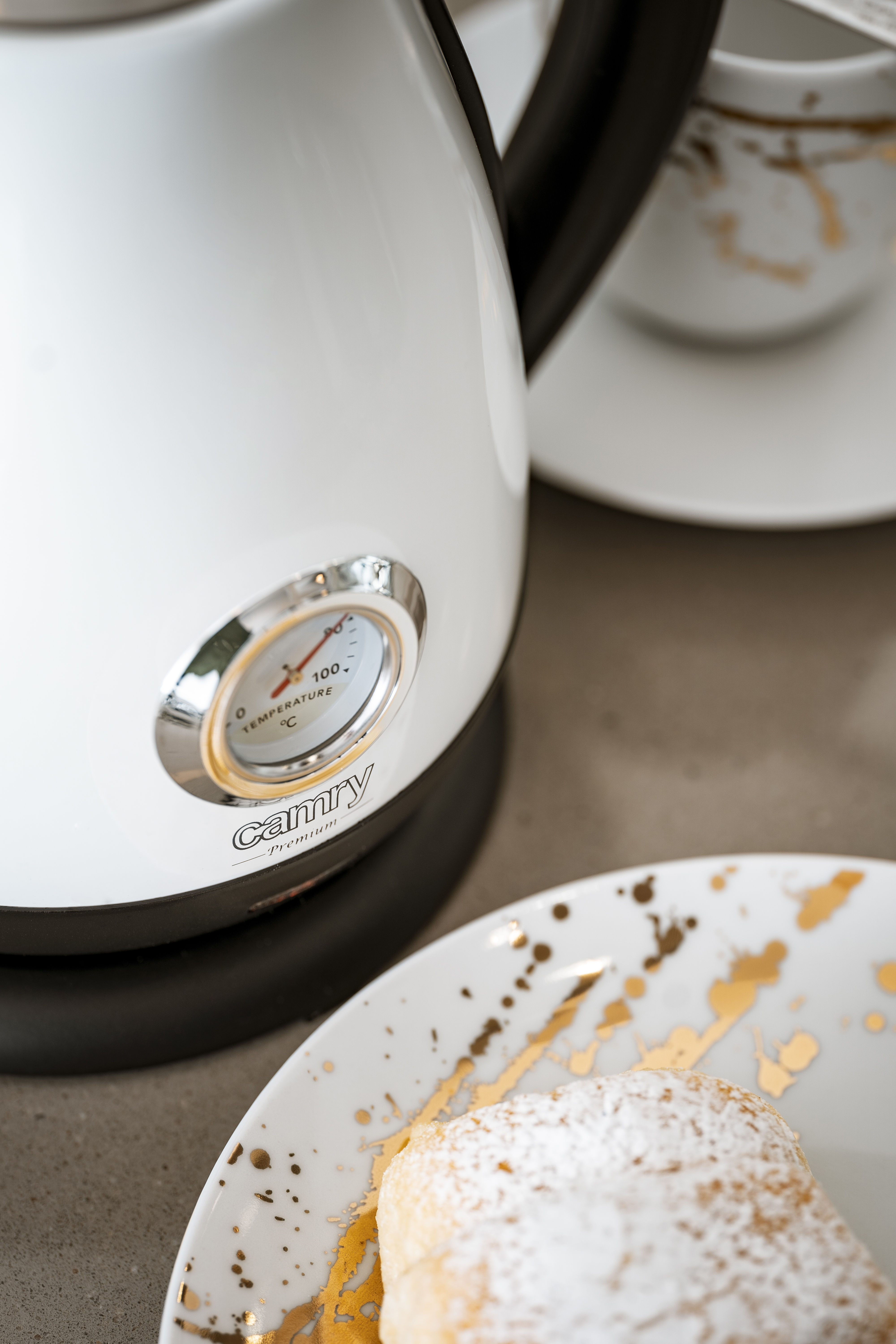 kanvica s teplomerom